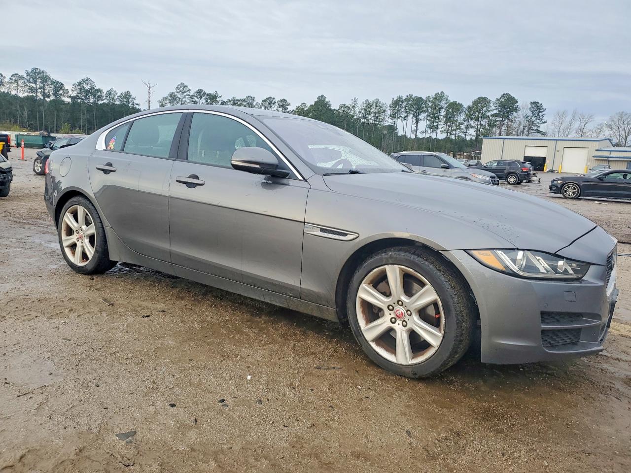2017 JAGUAR XE PREMIUM photo 10