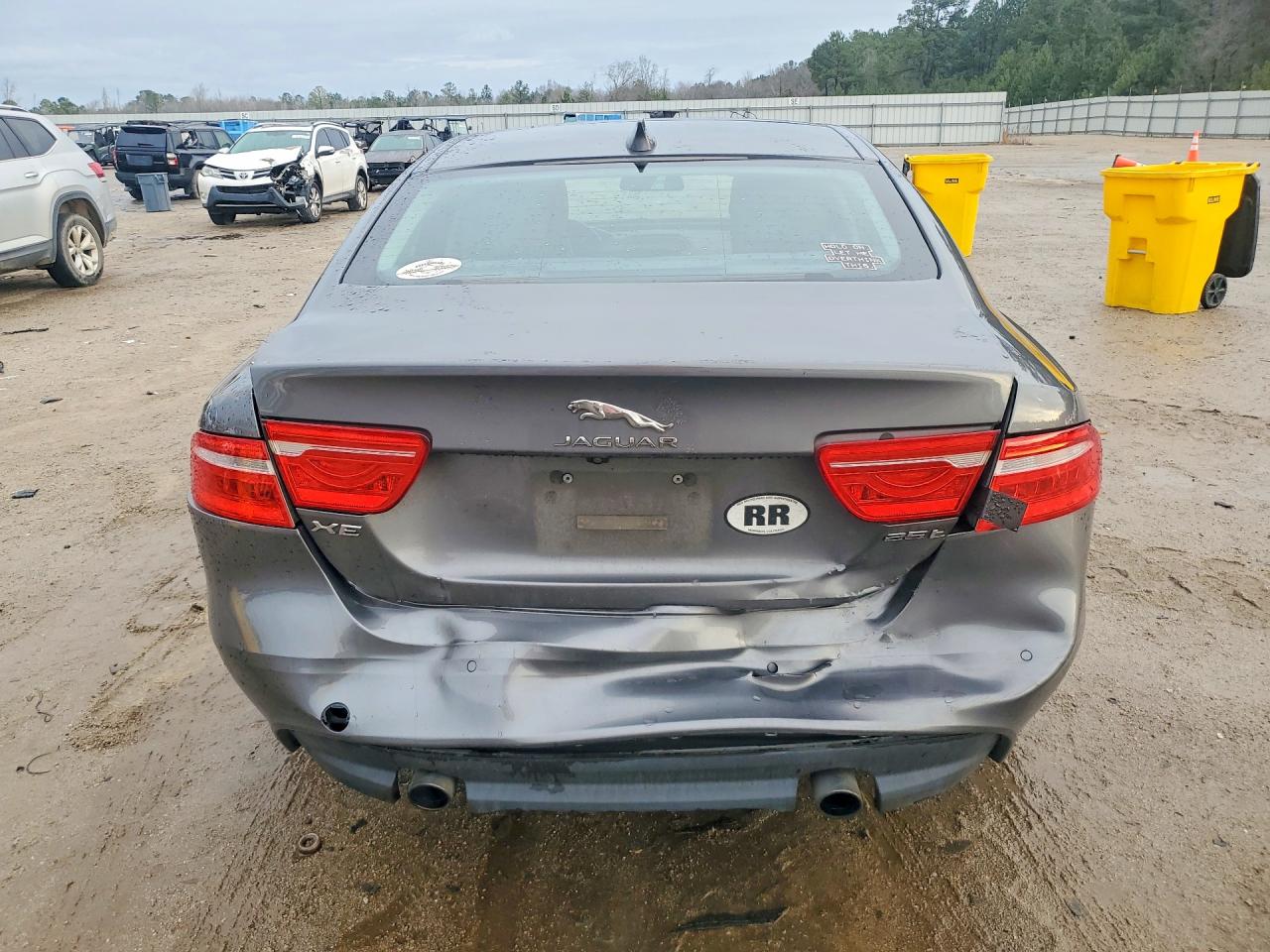 2017 JAGUAR XE PREMIUM photo 16