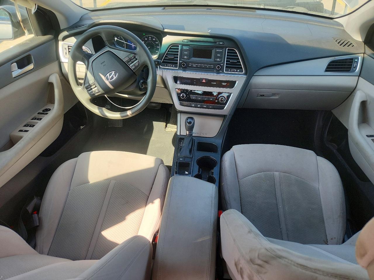 2015 HYUNDAI SONATA SE photo 8