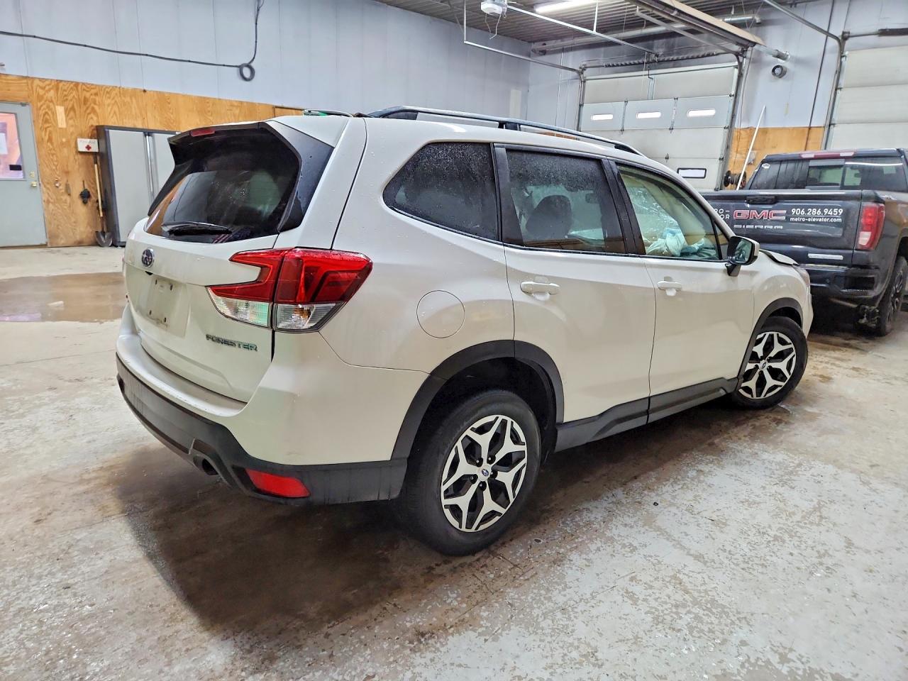 2020 SUBARU FORESTER PREMIUM photo 5