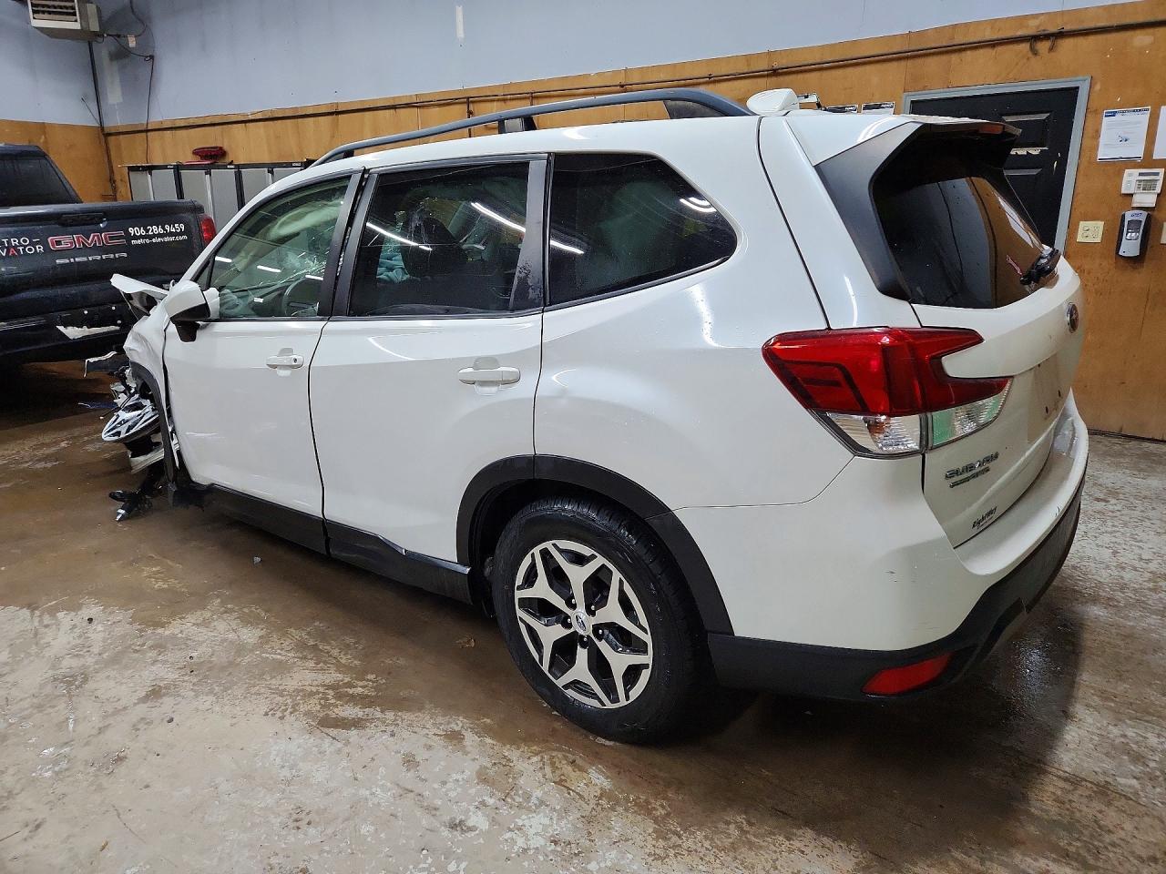 2020 SUBARU FORESTER PREMIUM photo 3