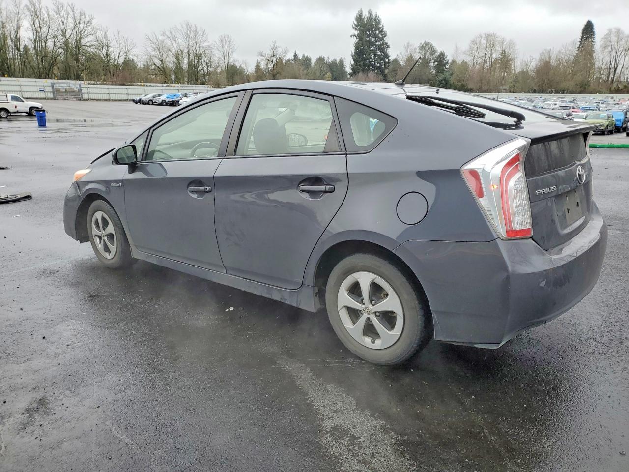 2014 TOYOTA PRIUS TWO photo 4