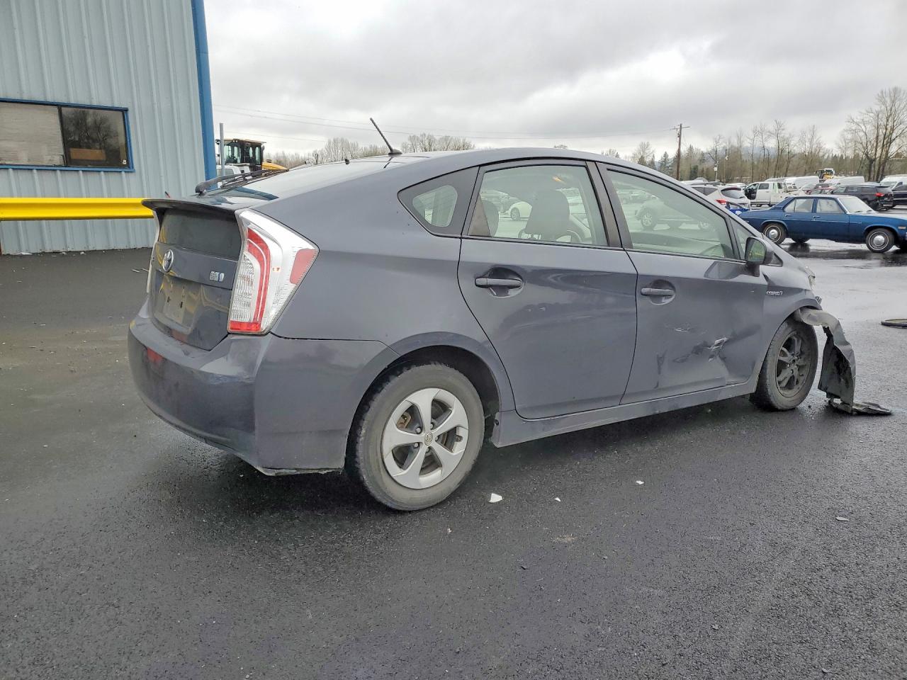 2014 TOYOTA PRIUS TWO photo 7