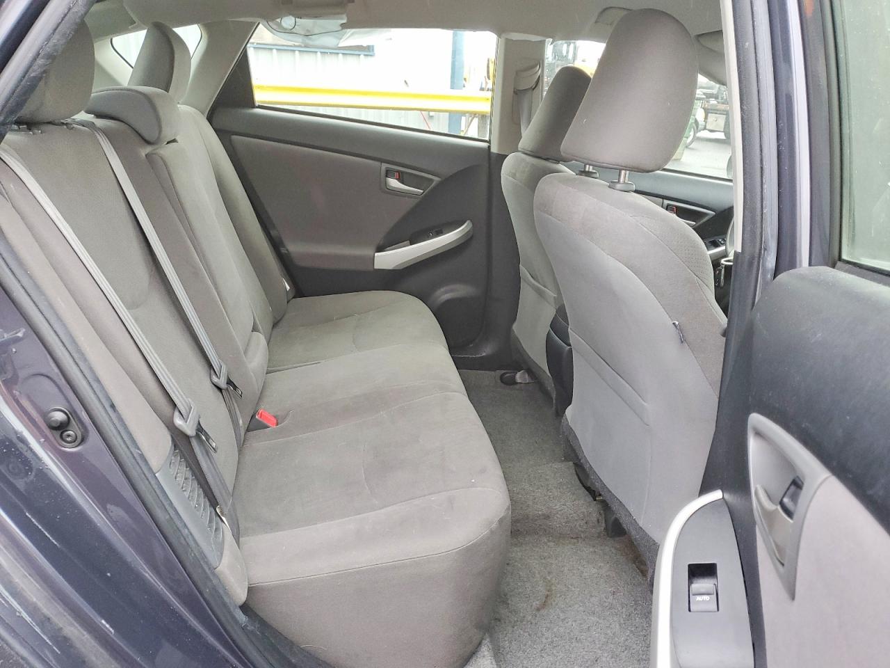2014 TOYOTA PRIUS TWO photo 28