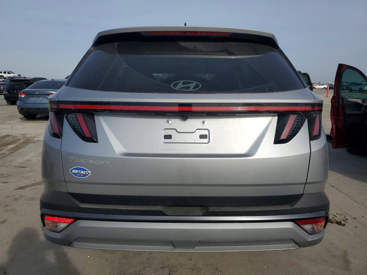 2026 HYUNDAI TUCSON SEL PREMIUM photo 11