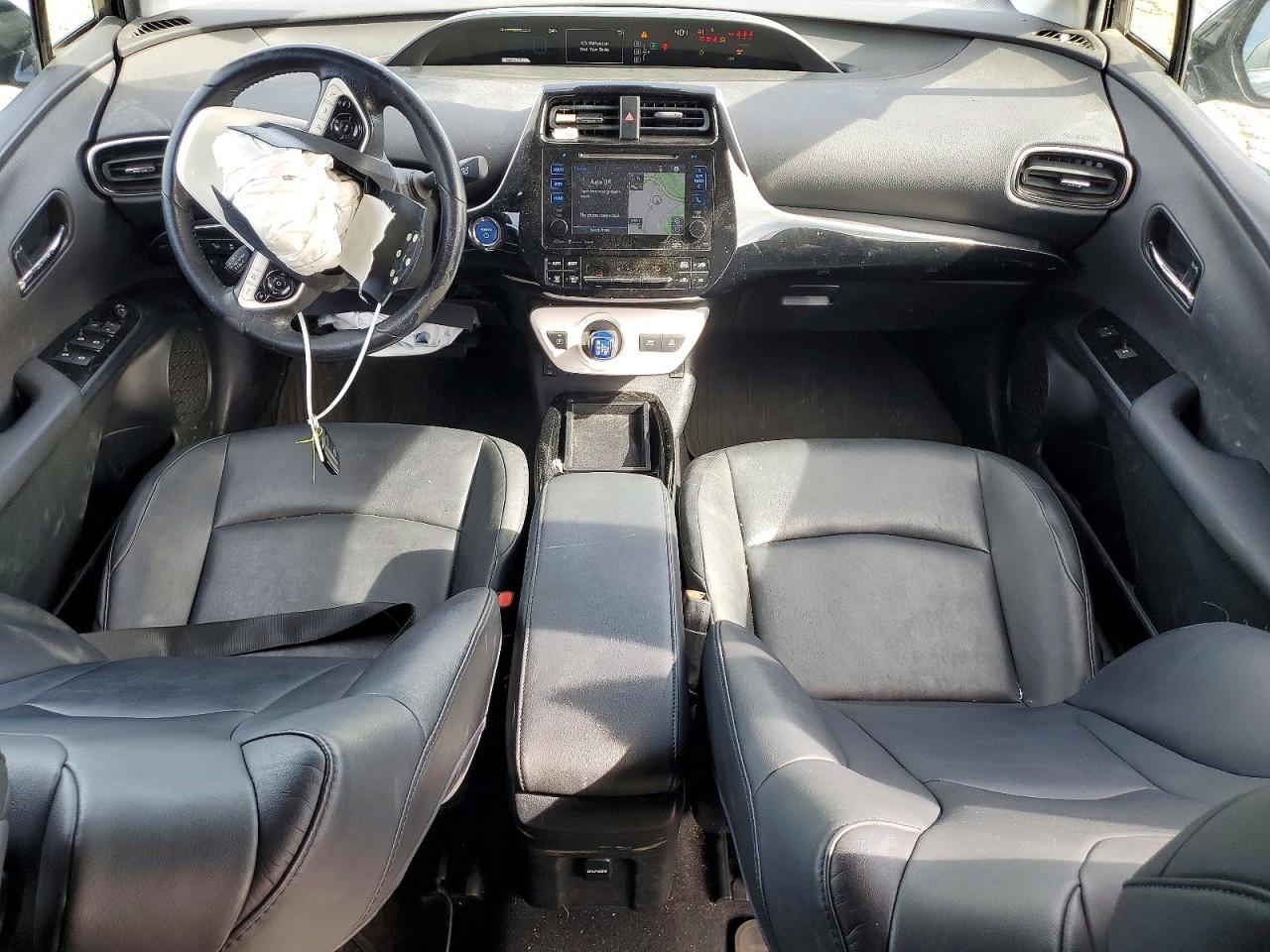 2017 TOYOTA PRIUS FOUR photo 15
