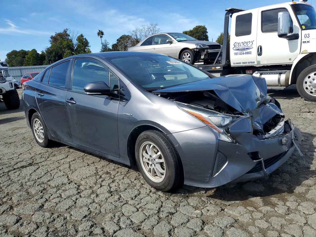 2017 TOYOTA PRIUS FOUR photo 7