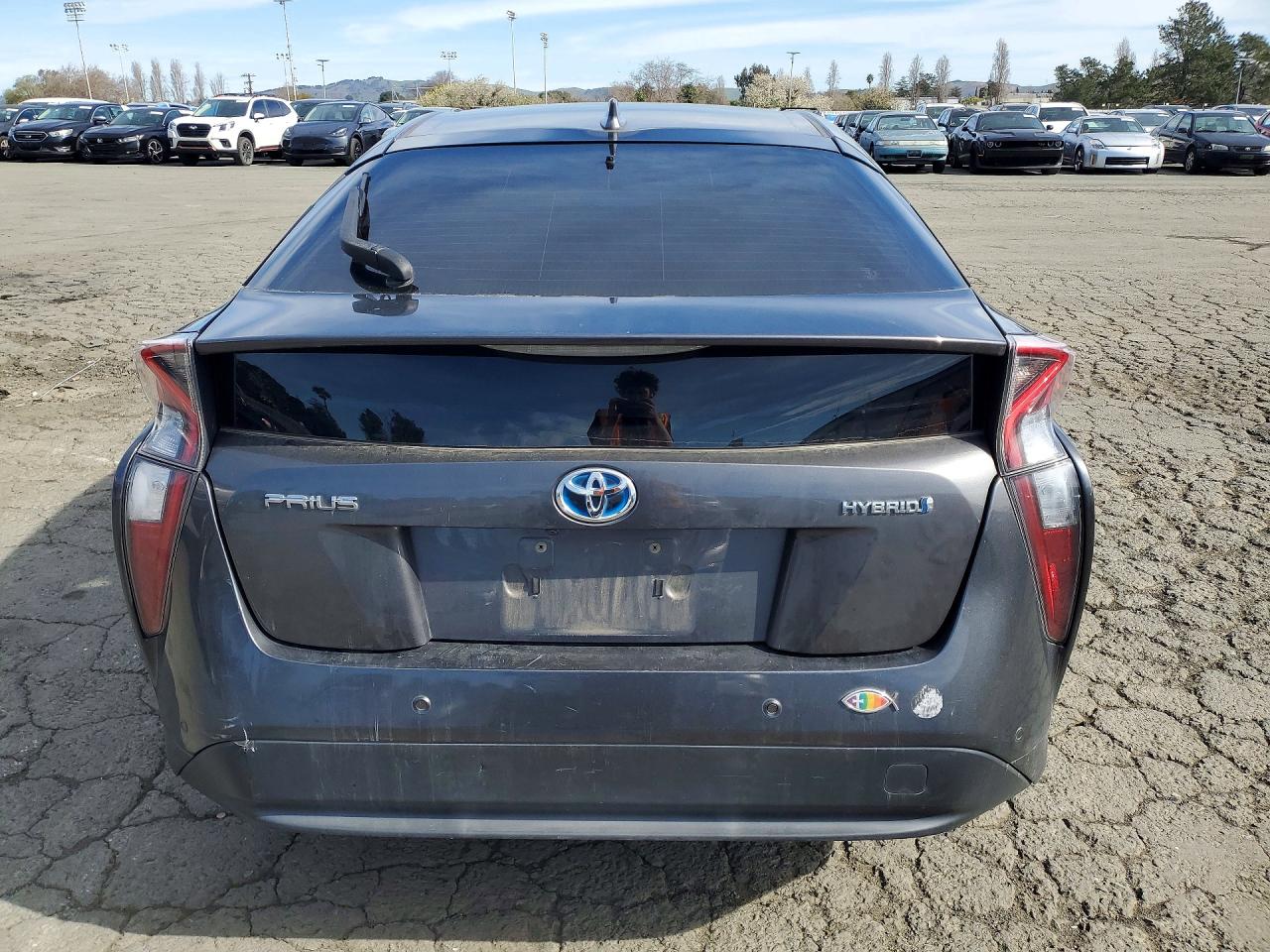 2017 TOYOTA PRIUS FOUR photo 11