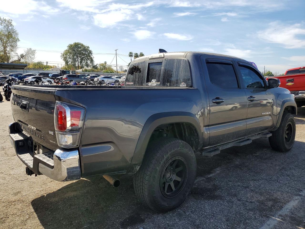 2022 TOYOTA TACOMA TRD OFF-ROAD photo 3