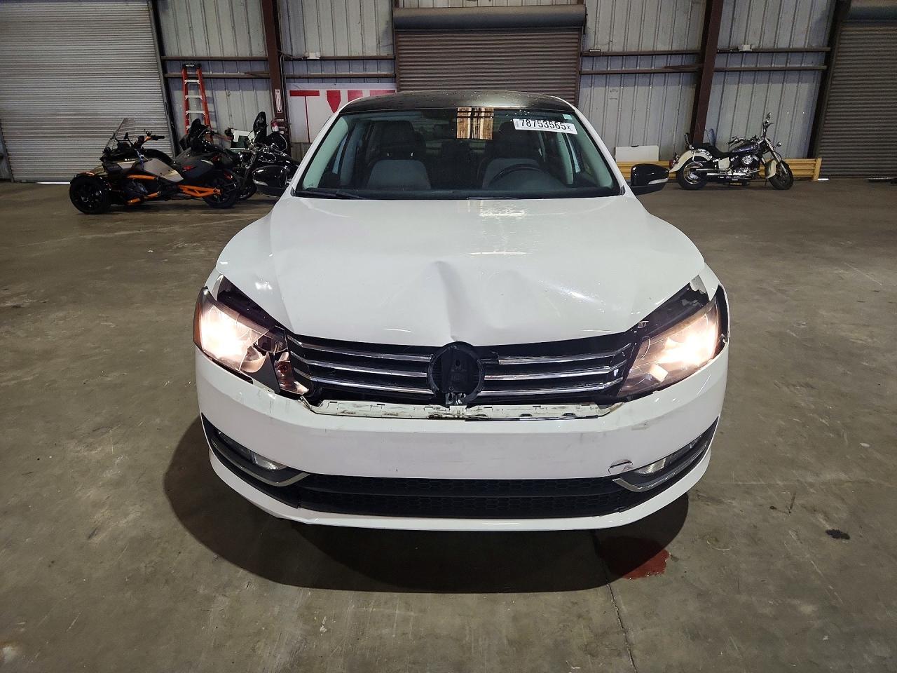 2014 VOLKSWAGEN PASSAT SE photo 9
