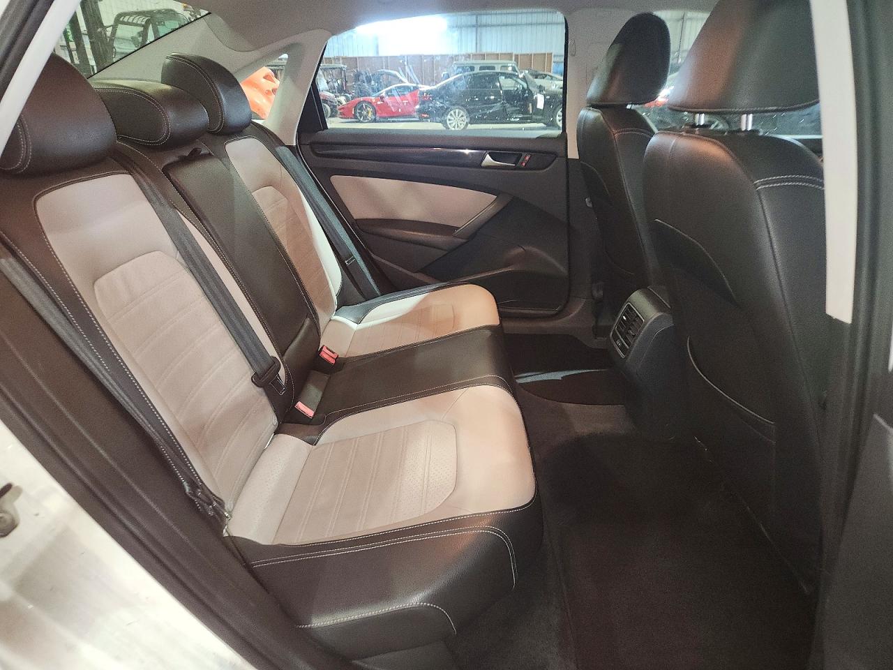 2014 VOLKSWAGEN PASSAT SE photo 19