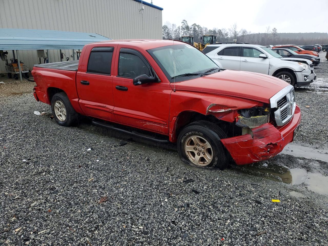2005 DODGE DAKOTA QUAD SLT photo 4