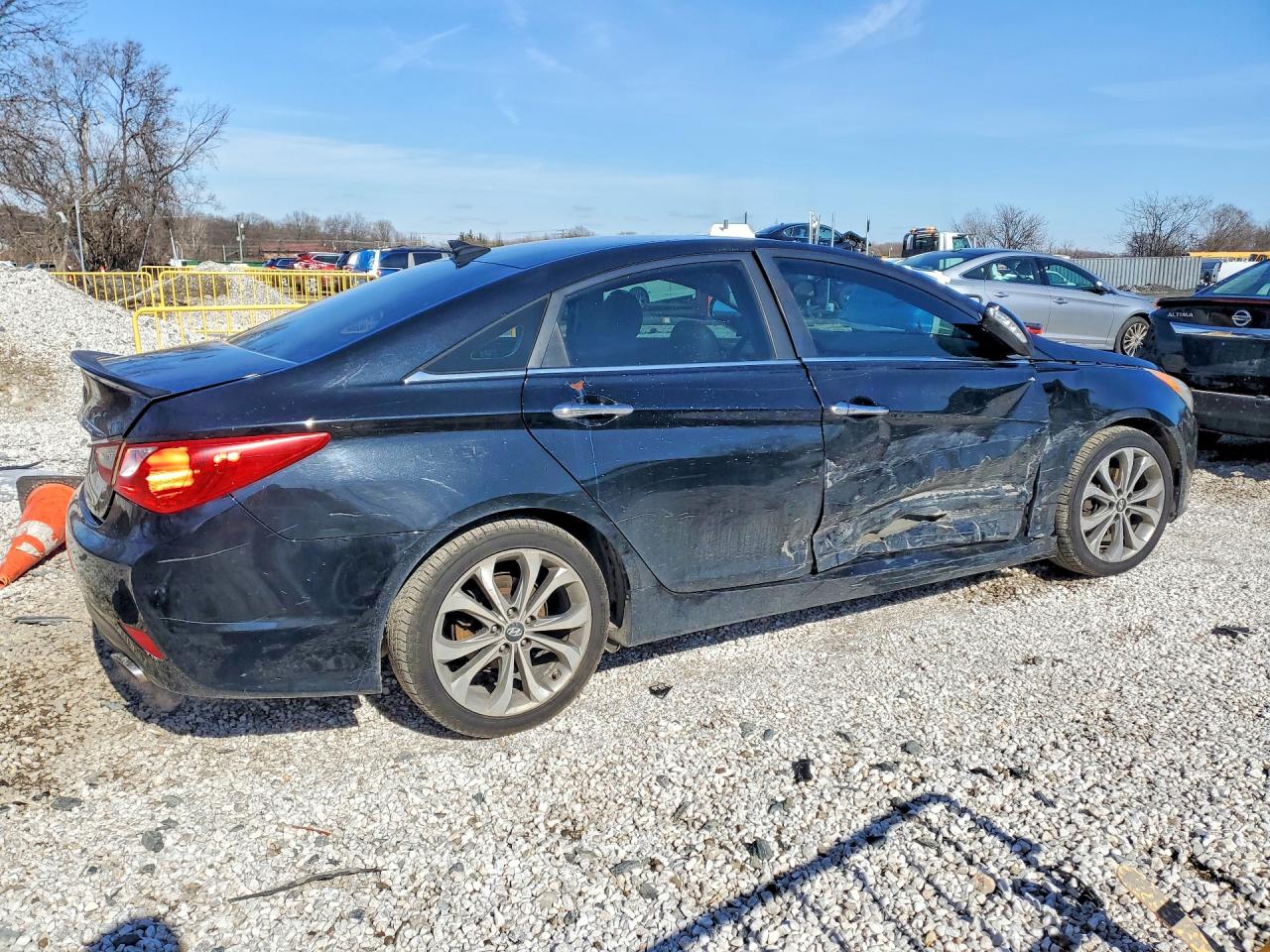 2014 HYUNDAI SONATA SE photo 3