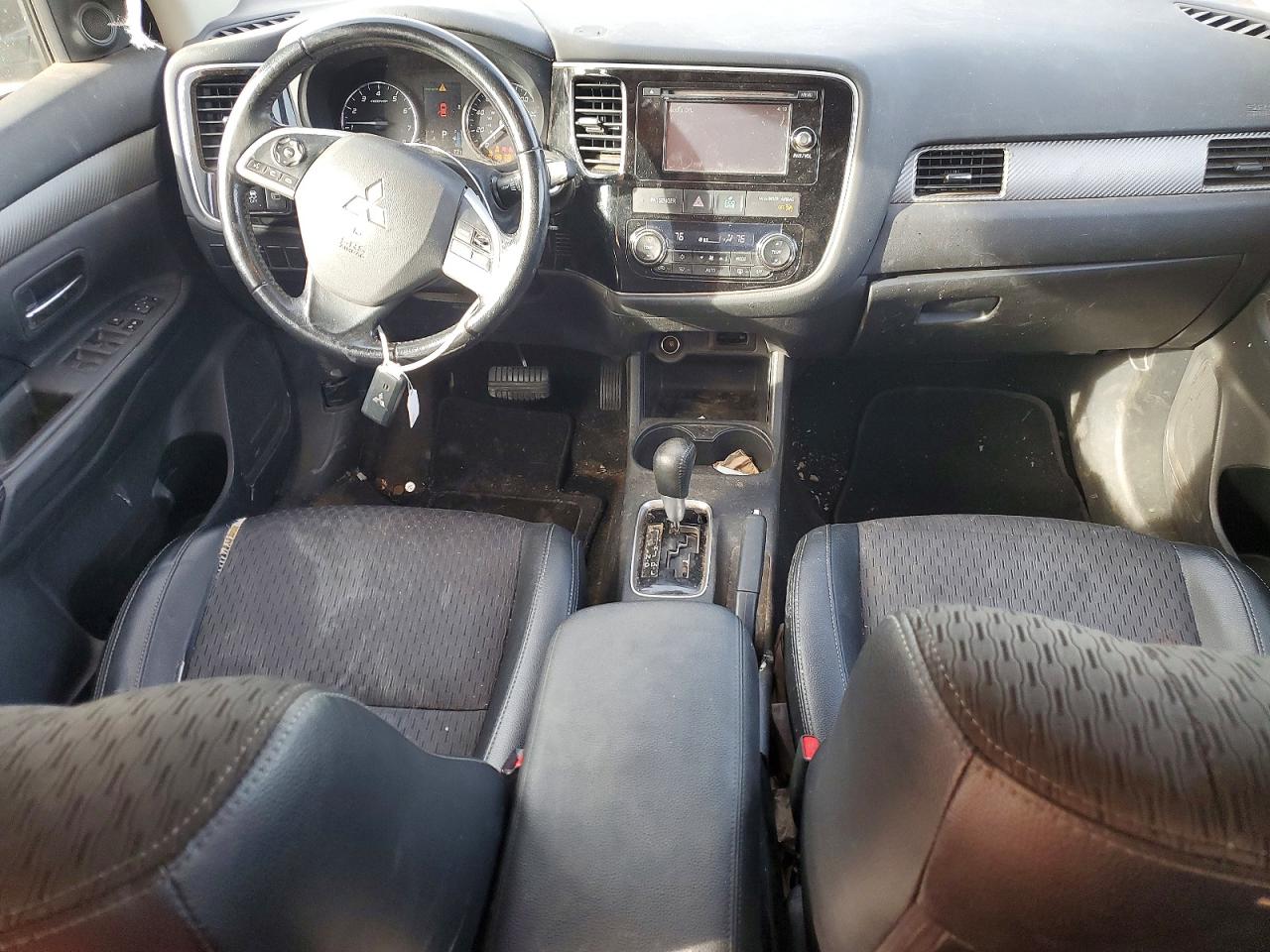 2015 MITSUBISHI OUTLANDER SE photo 8