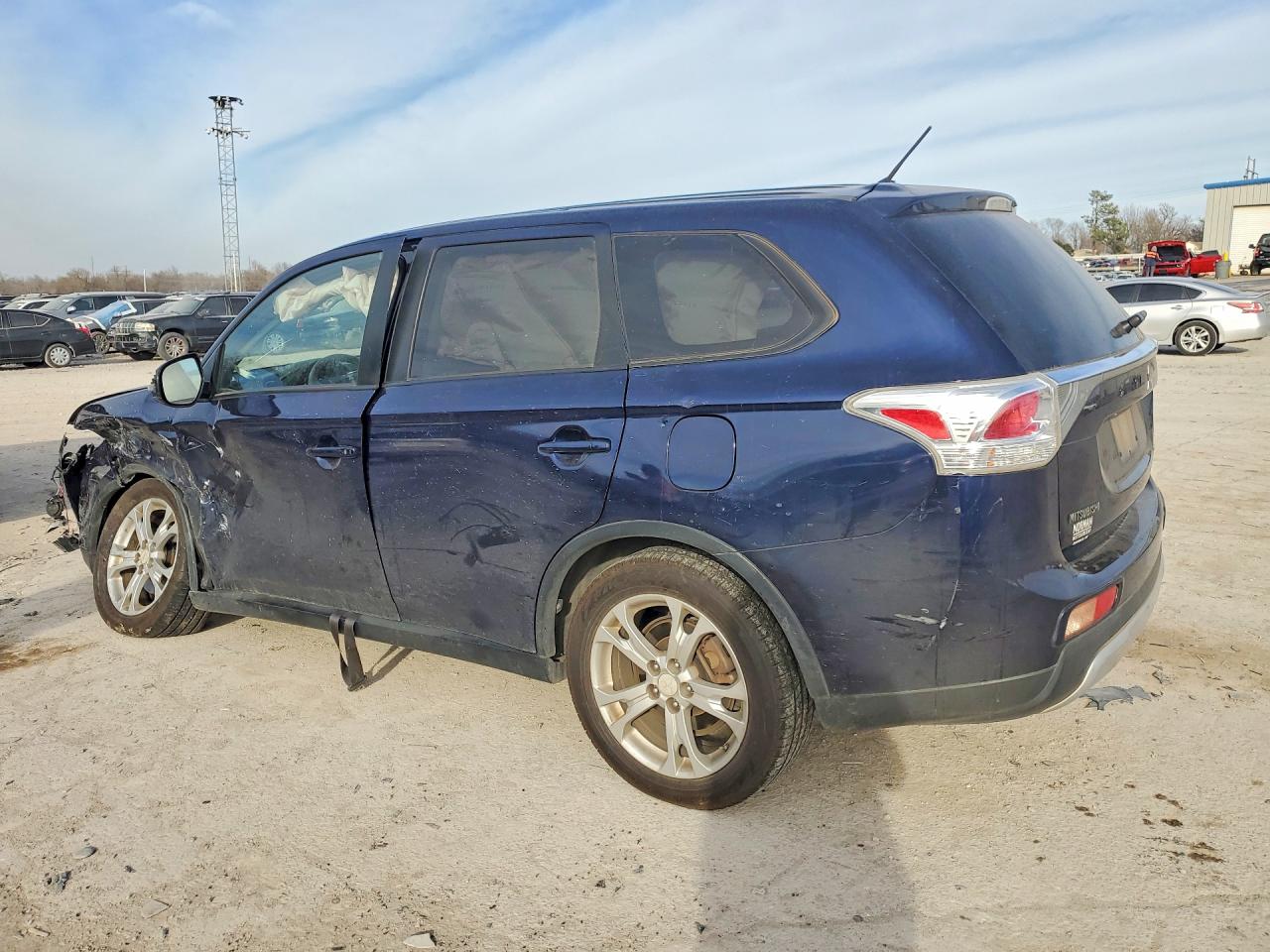 2015 MITSUBISHI OUTLANDER SE photo 2