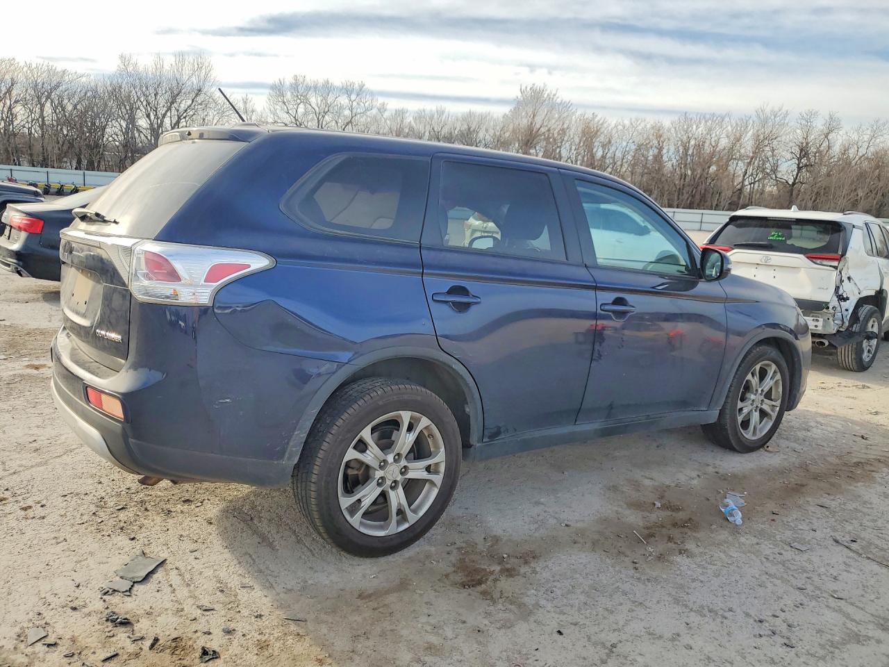 2015 MITSUBISHI OUTLANDER SE photo 3