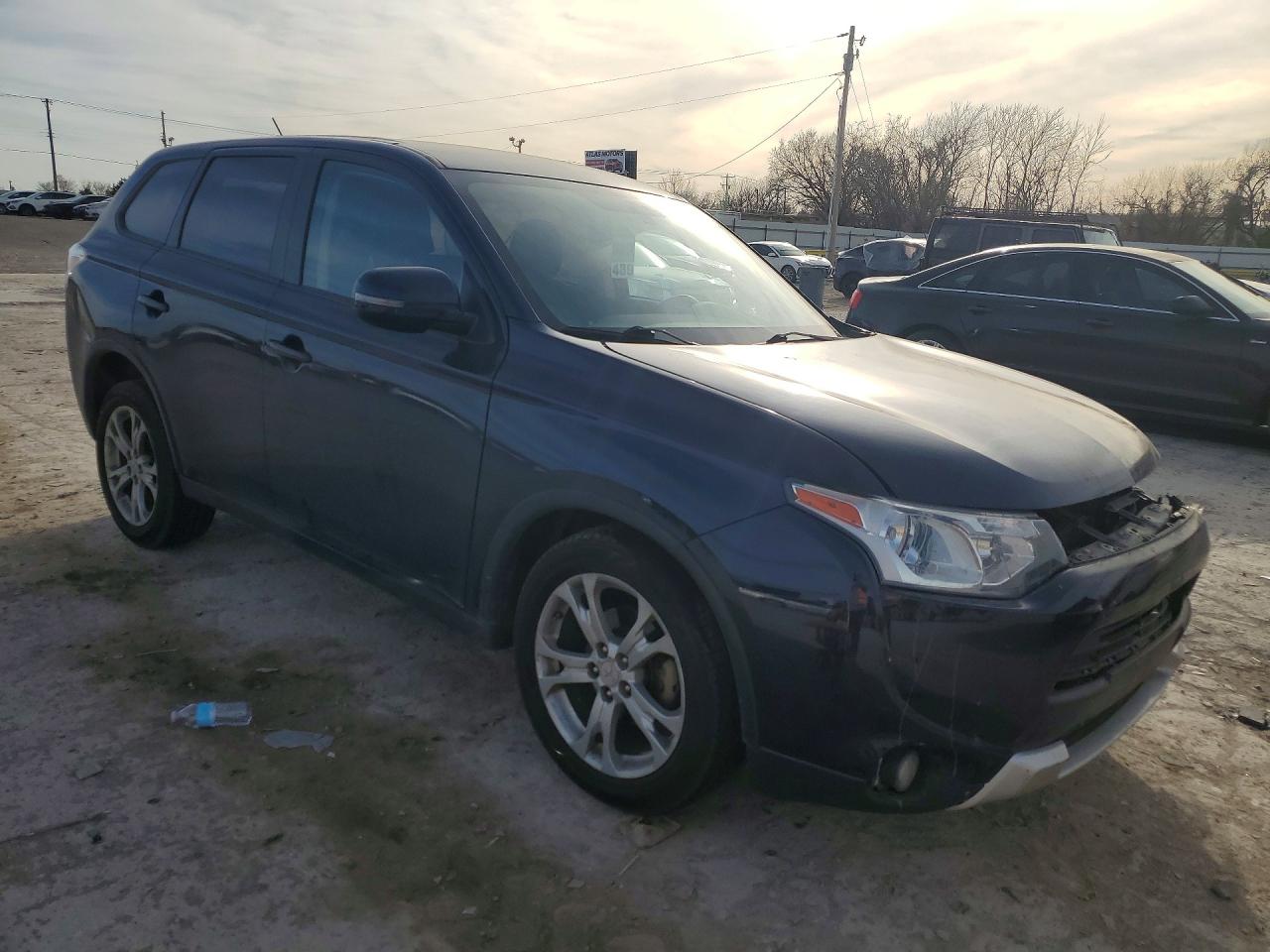 2015 MITSUBISHI OUTLANDER SE photo 4