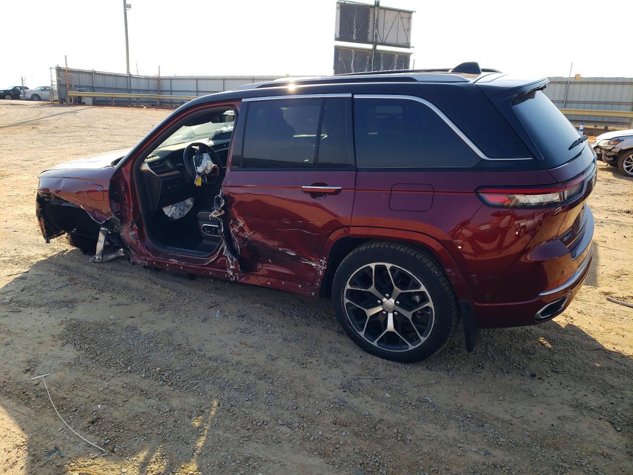 2022 JEEP GRAND CHEROKEE SUMMIT 4XE photo 2