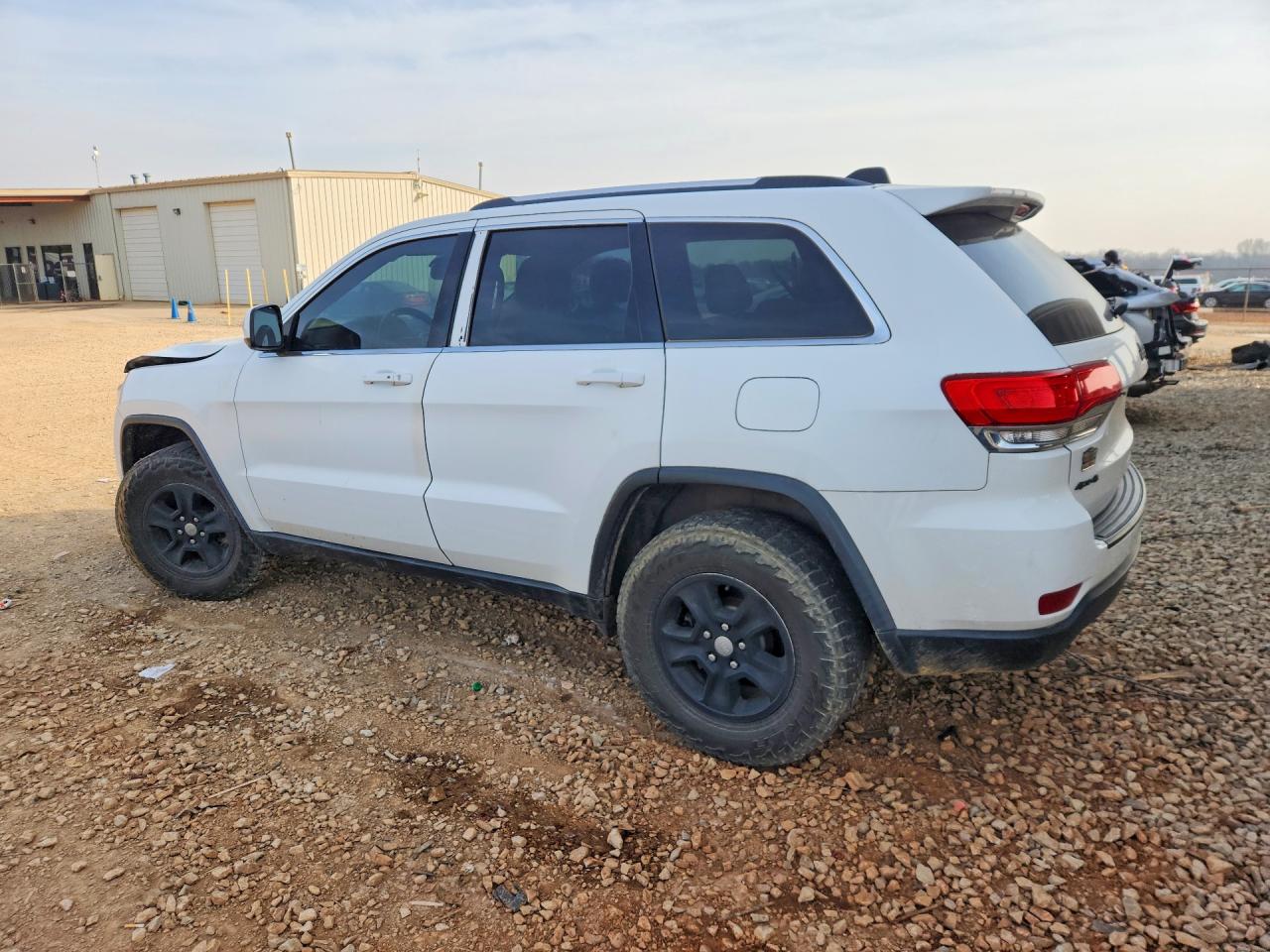 2016 JEEP GRAND CHEROKEE LAREDO photo 4