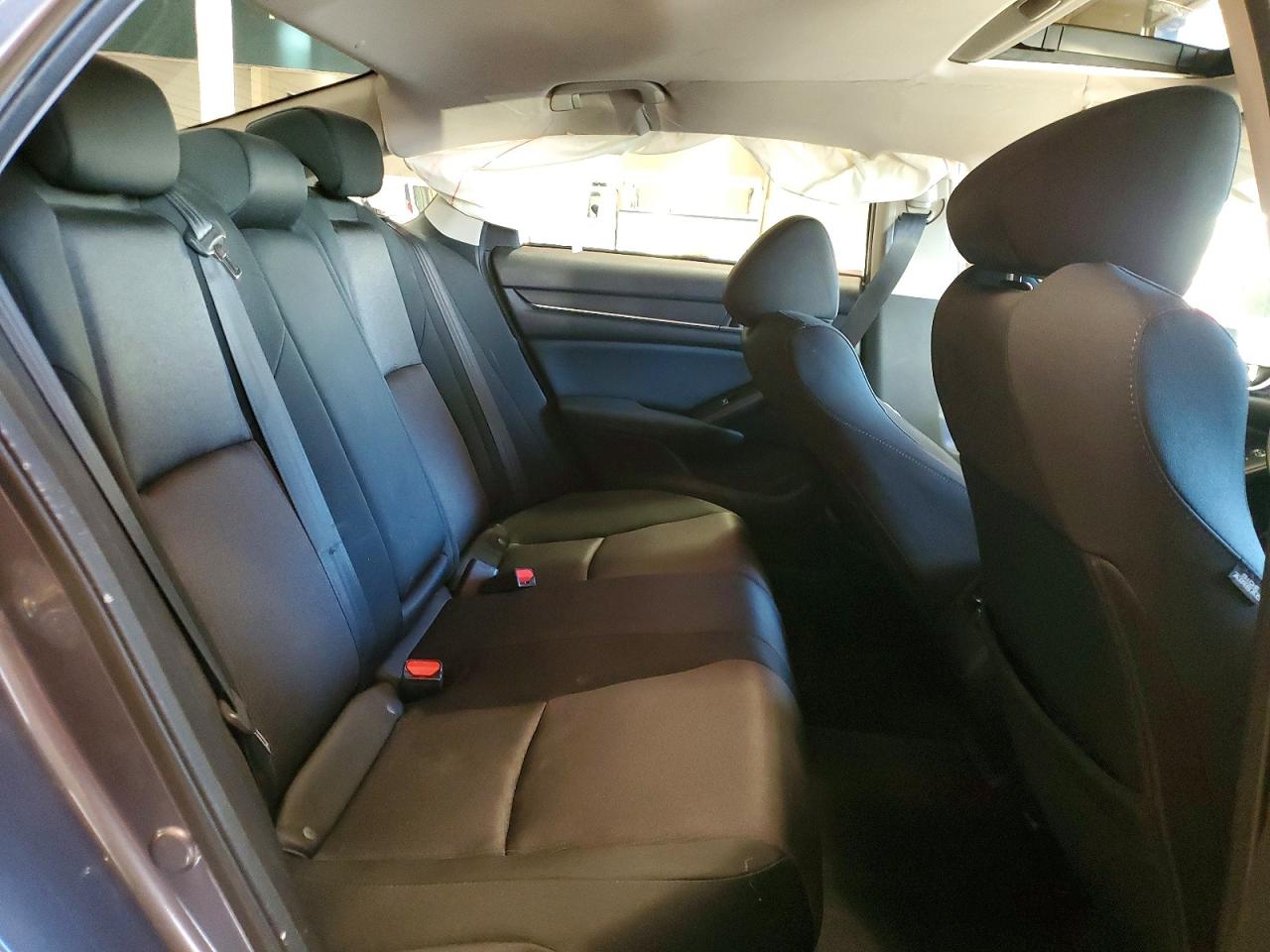 2018 HONDA ACCORD EX photo 28