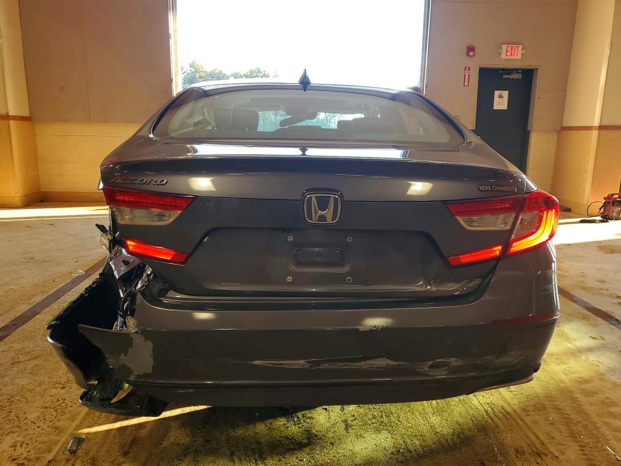 2018 HONDA ACCORD EX photo 16