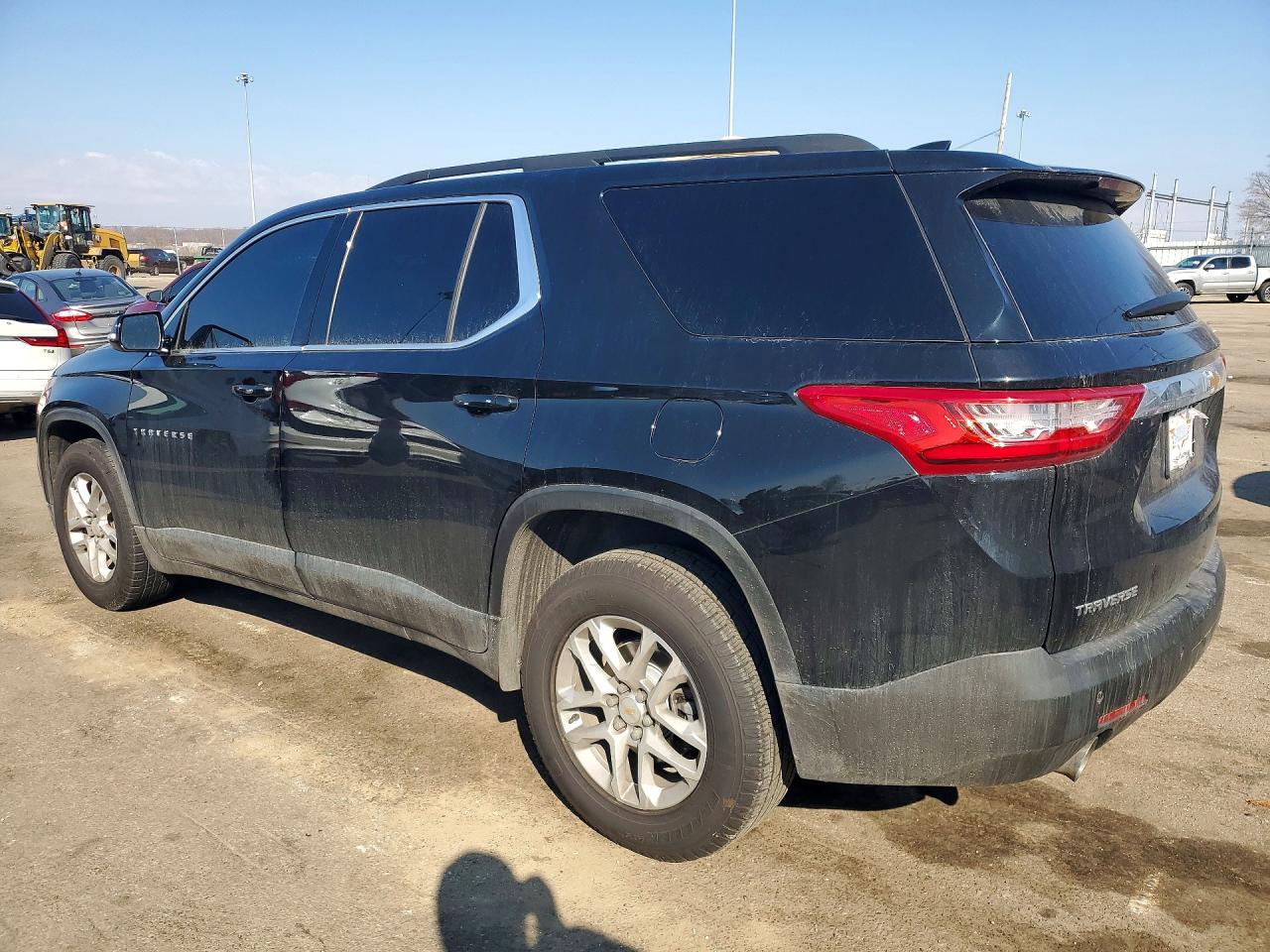 2020 CHEVROLET TRAVERSE LT photo 2