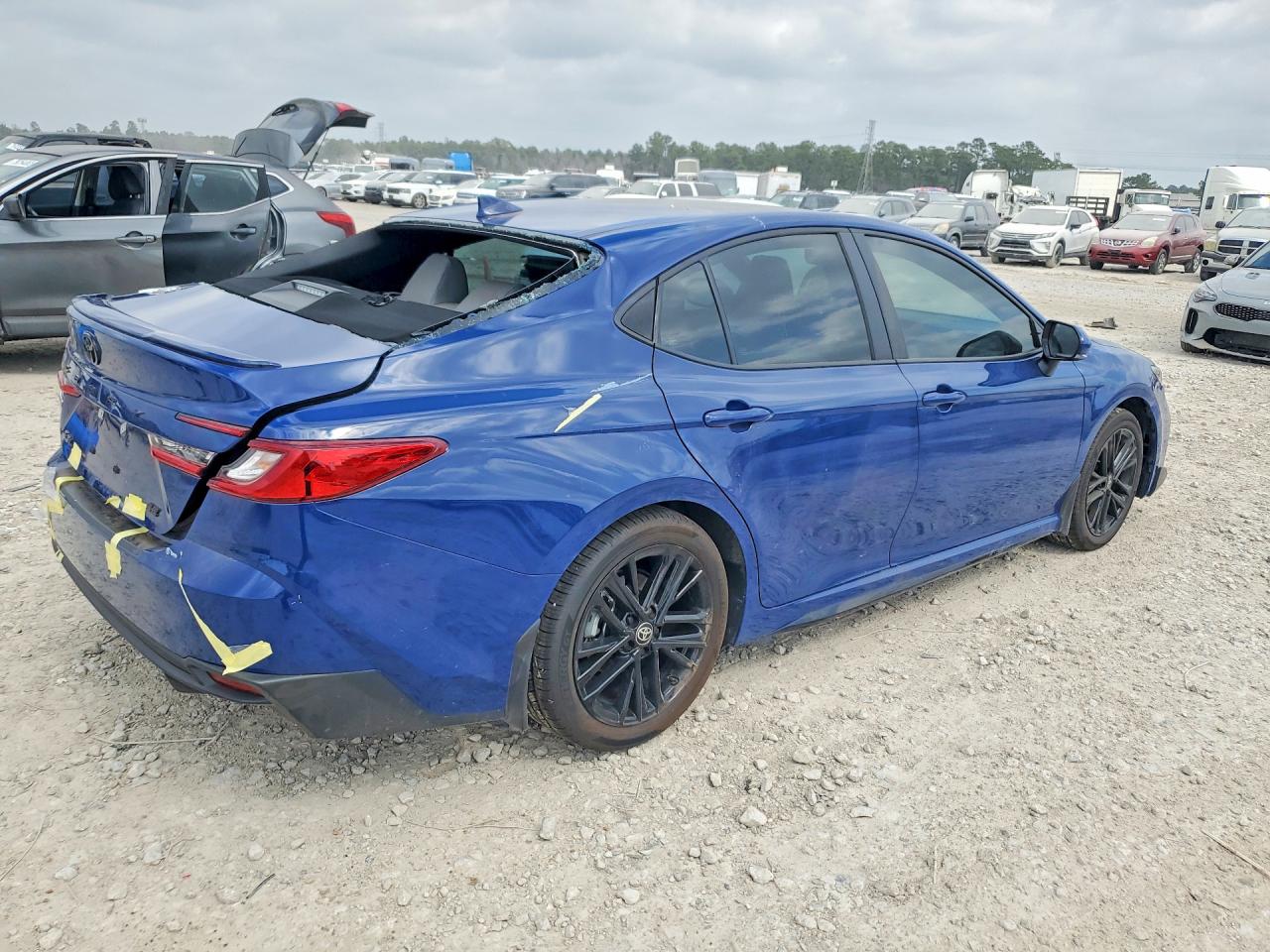 2026 TOYOTA CAMRY SE photo 5