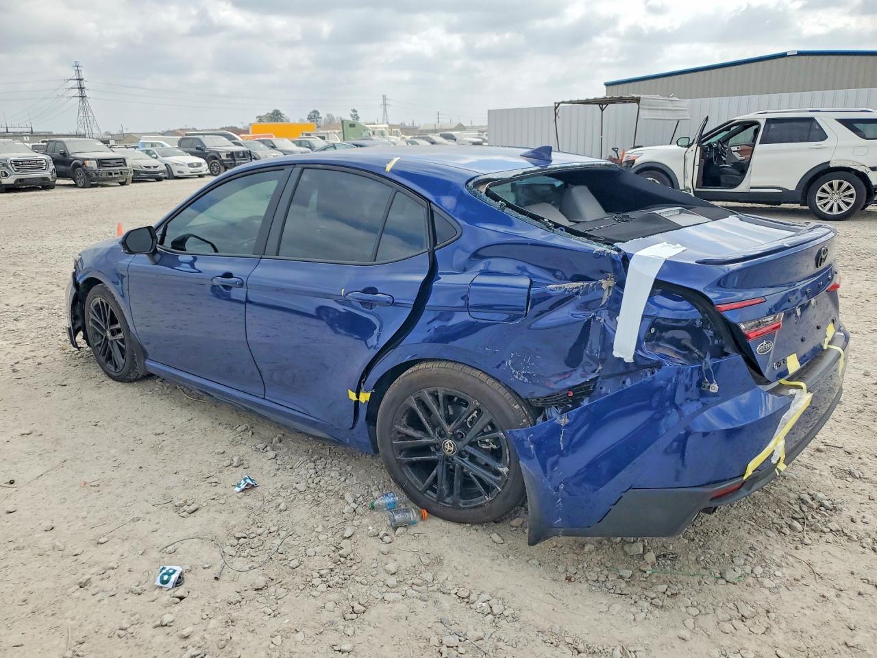 2026 TOYOTA CAMRY SE photo 3