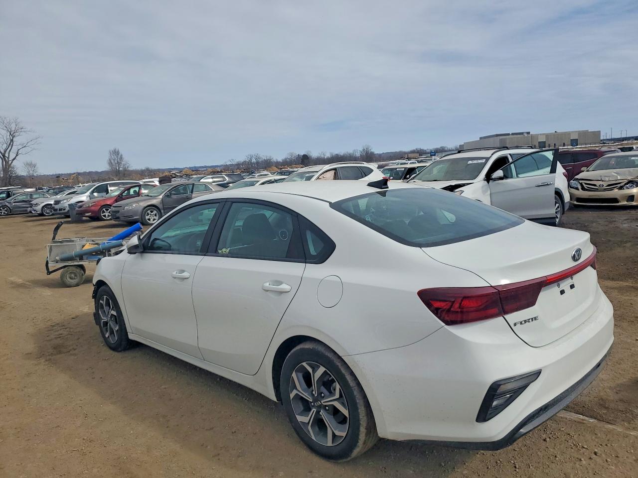 2021 KIA FORTE LXS photo 4