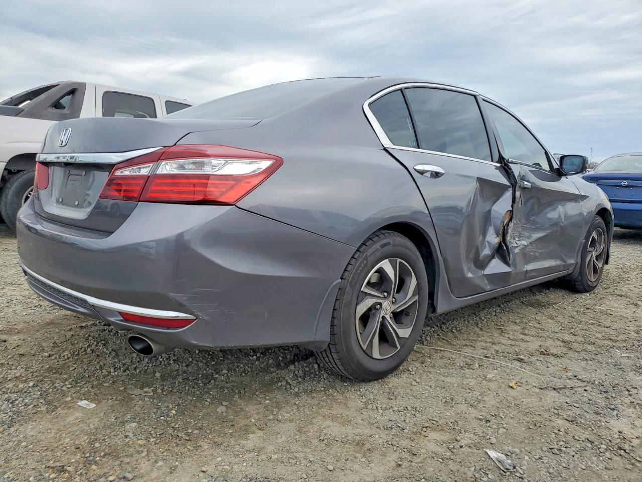 2017 HONDA ACCORD LX photo 5