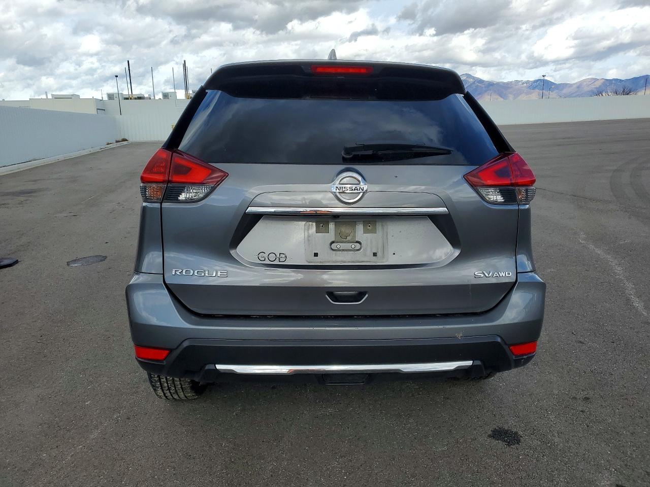 2018 NISSAN ROGUE SV photo 11