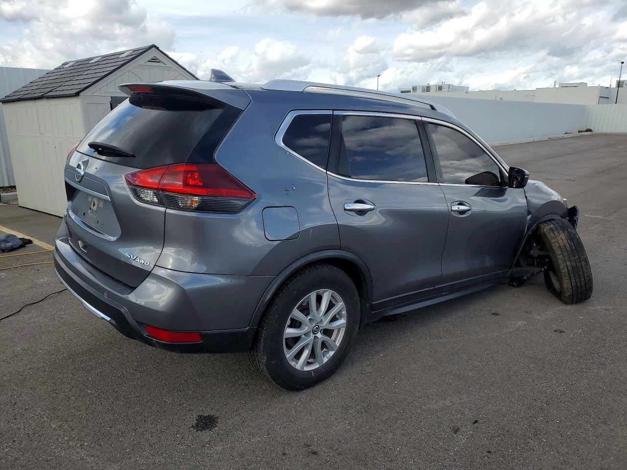 2018 NISSAN ROGUE SV photo 5