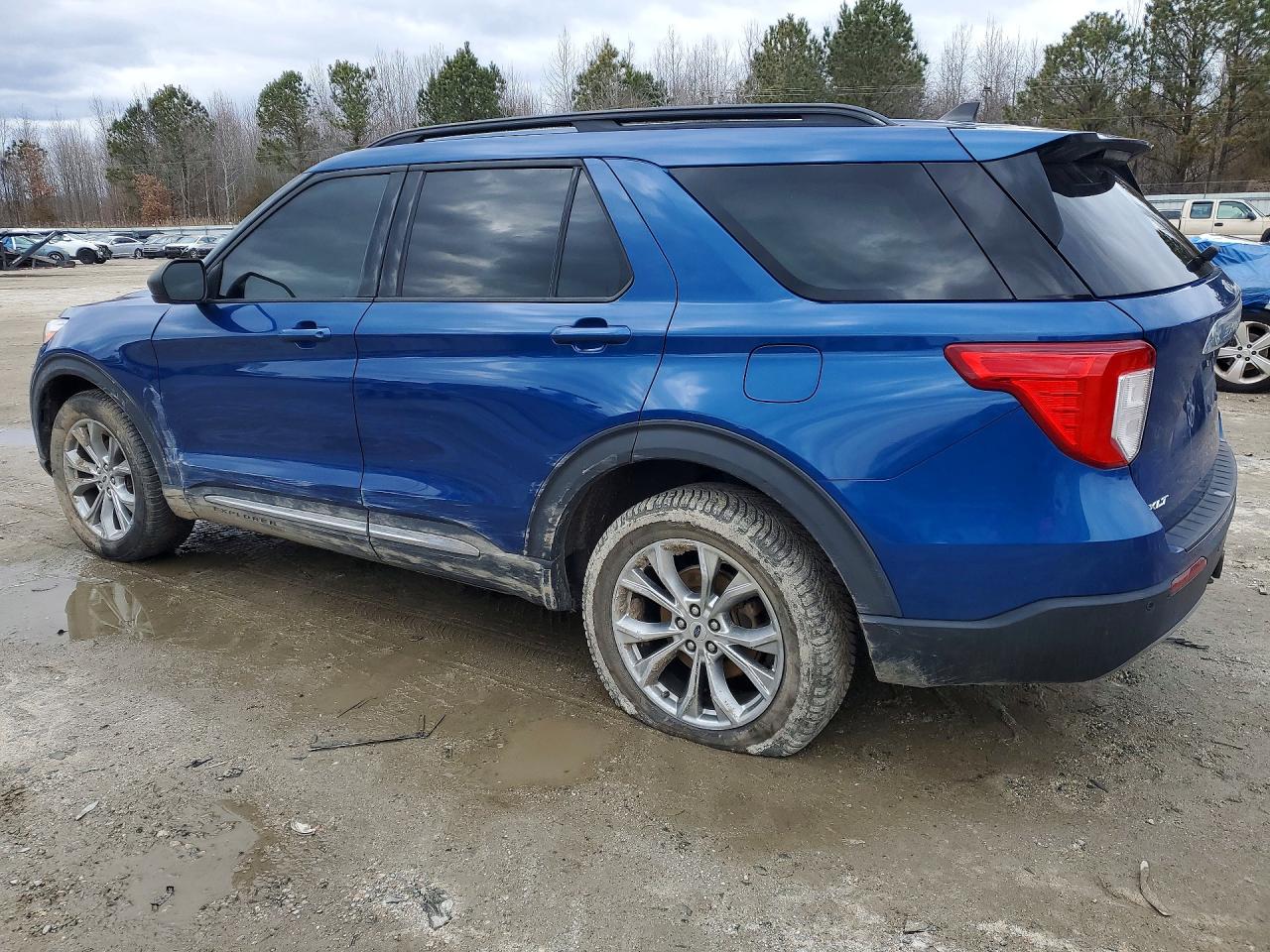 2021 FORD EXPLORER XLT photo 3