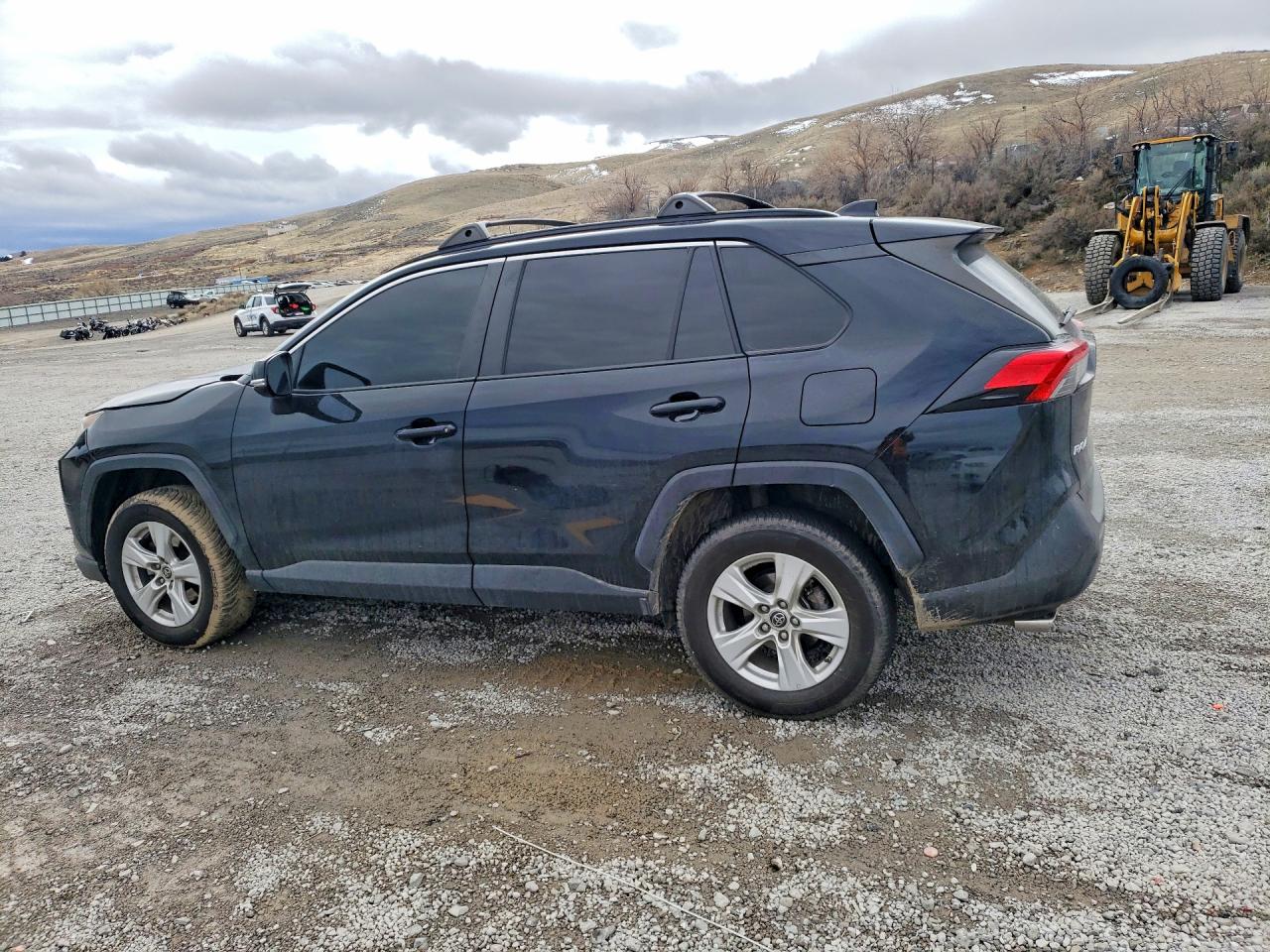2019 TOYOTA RAV4 XLE photo 2