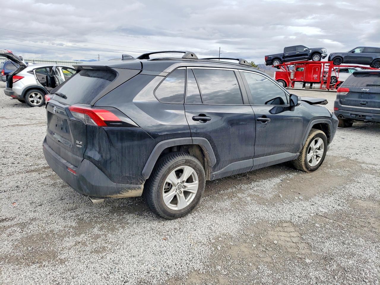2019 TOYOTA RAV4 XLE photo 3