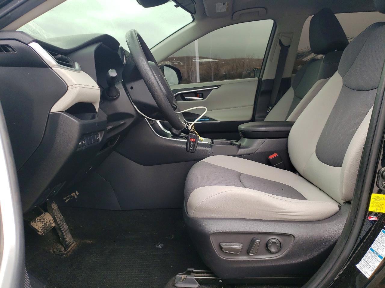 2019 TOYOTA RAV4 XLE photo 7