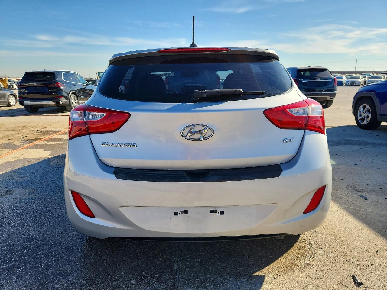 2016 HYUNDAI ELANTRA GT BASE photo 11