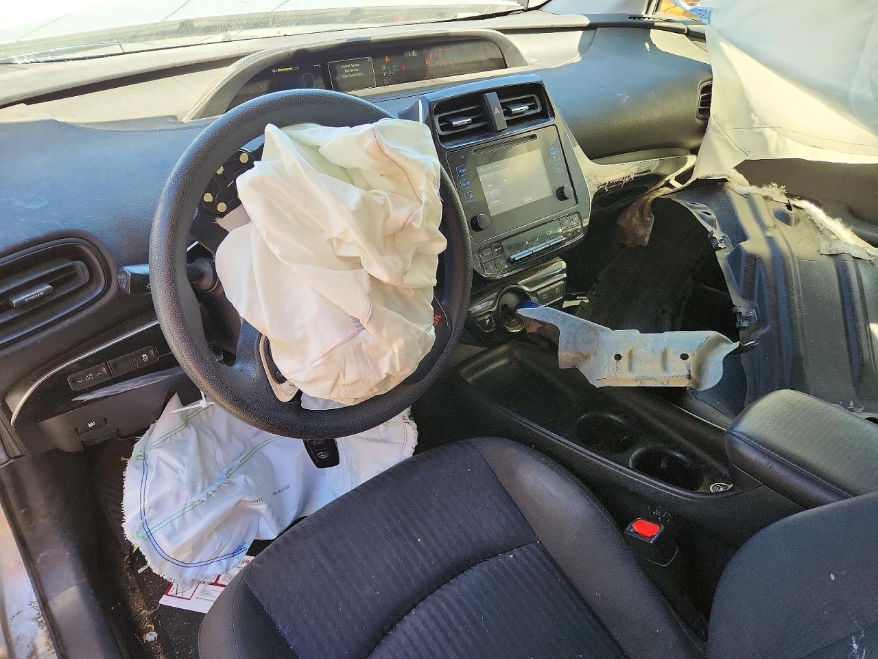 2016 TOYOTA PRIUS TWO photo 8