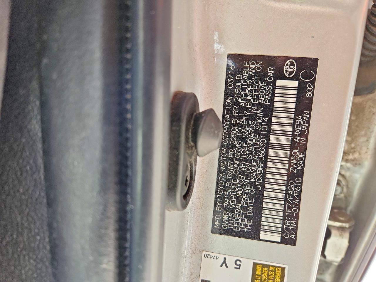 2016 TOYOTA PRIUS TWO photo 12