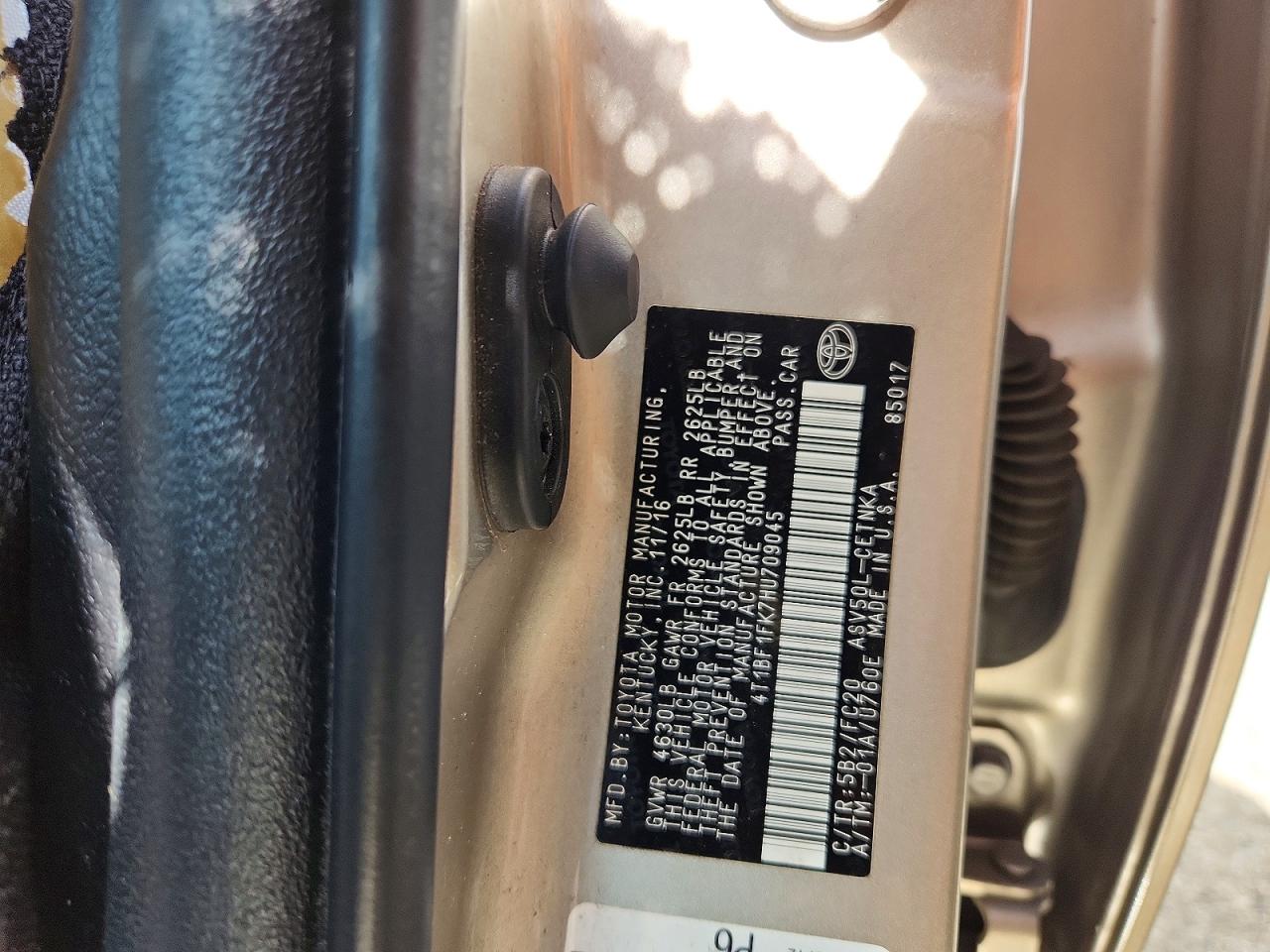 2017 TOYOTA CAMRY LE photo 12