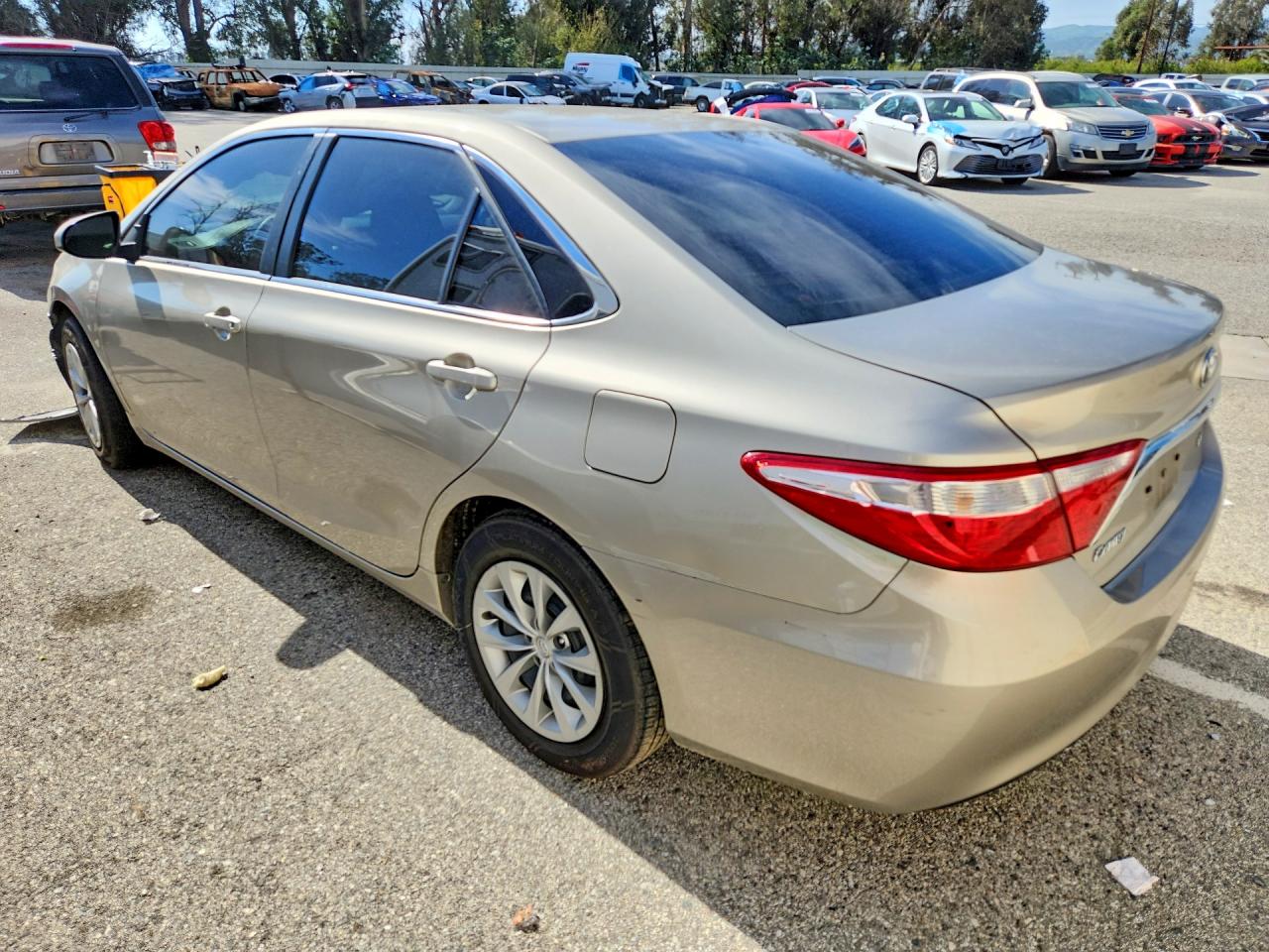 2017 TOYOTA CAMRY LE photo 2