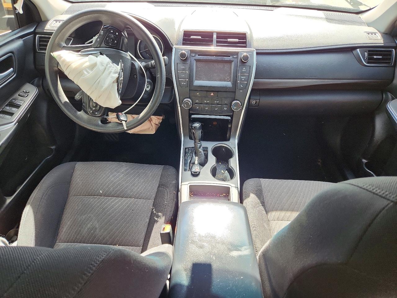2017 TOYOTA CAMRY LE photo 8