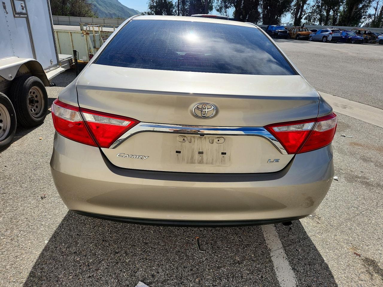 2017 TOYOTA CAMRY LE photo 6