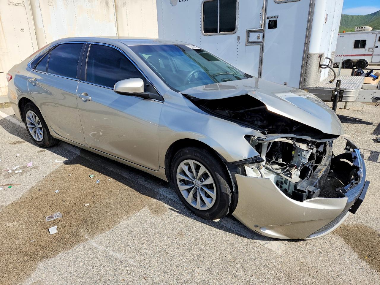 2017 TOYOTA CAMRY LE photo 4