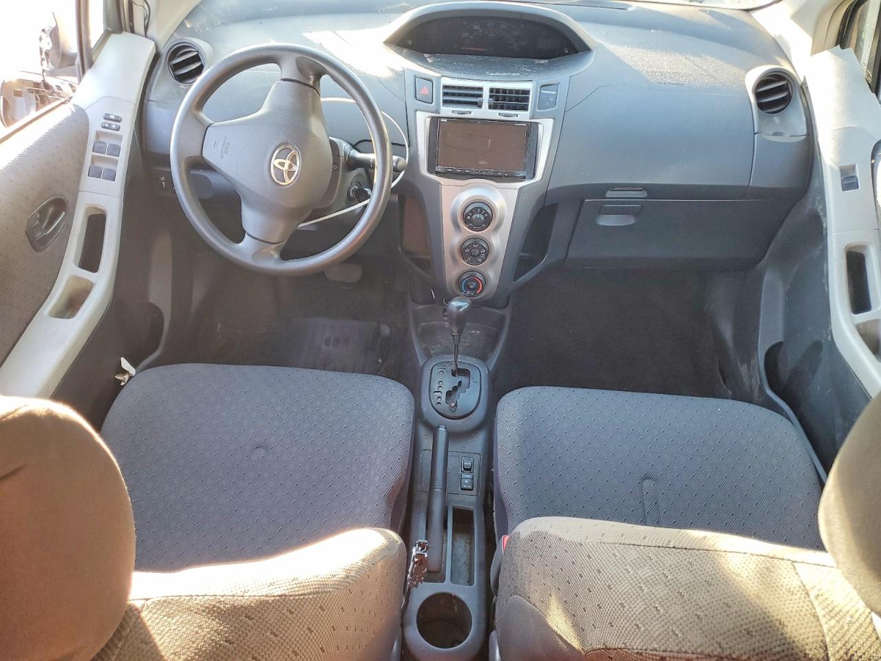 2010 TOYOTA YARIS BASE photo 8