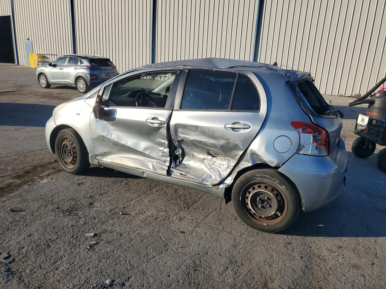 2010 TOYOTA YARIS BASE photo 2
