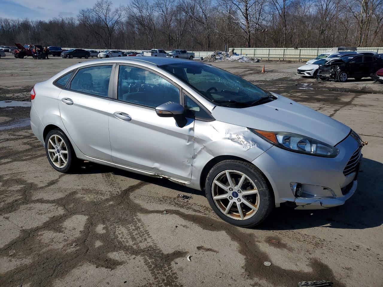 2016 FORD FIESTA SE photo 4
