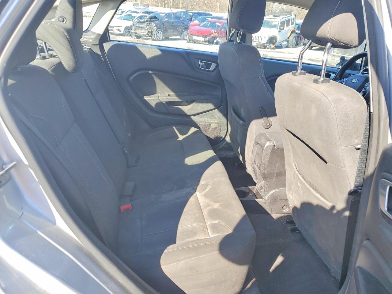 2016 FORD FIESTA SE photo 10