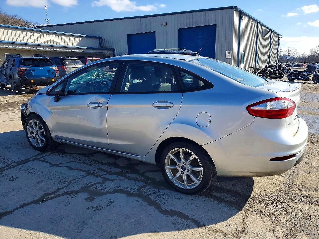2016 FORD FIESTA SE photo 2