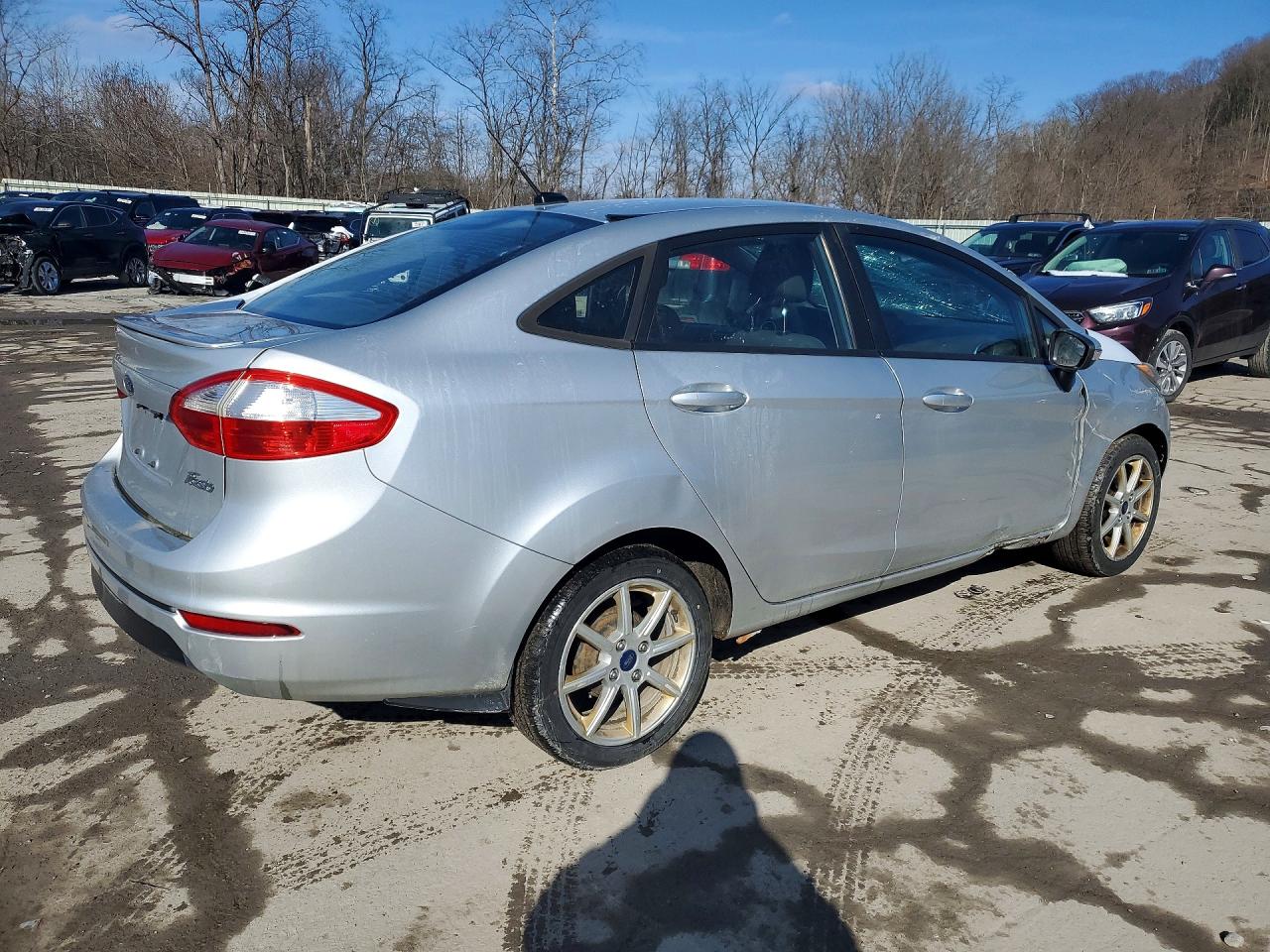 2016 FORD FIESTA SE photo 3